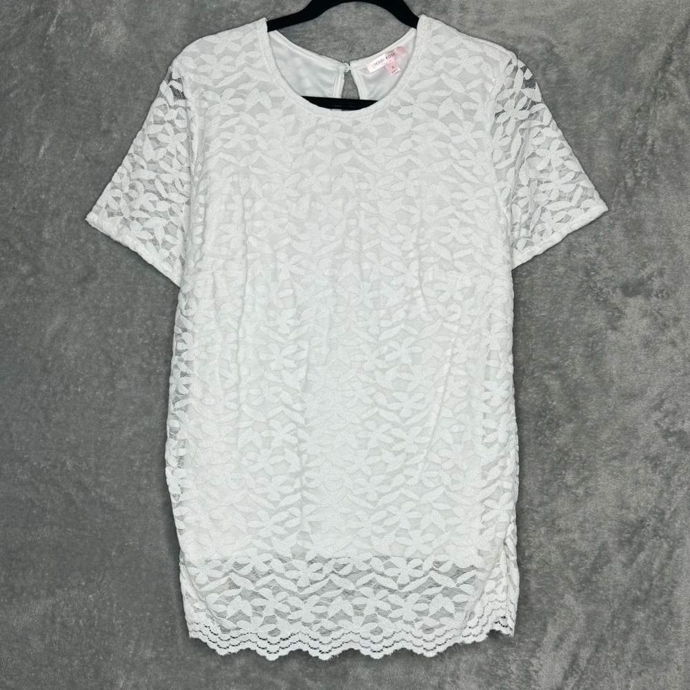 Teddi Rose XL Shirt Top White Floral Short Sleeve Scoop Neck Lace Over Stretch
